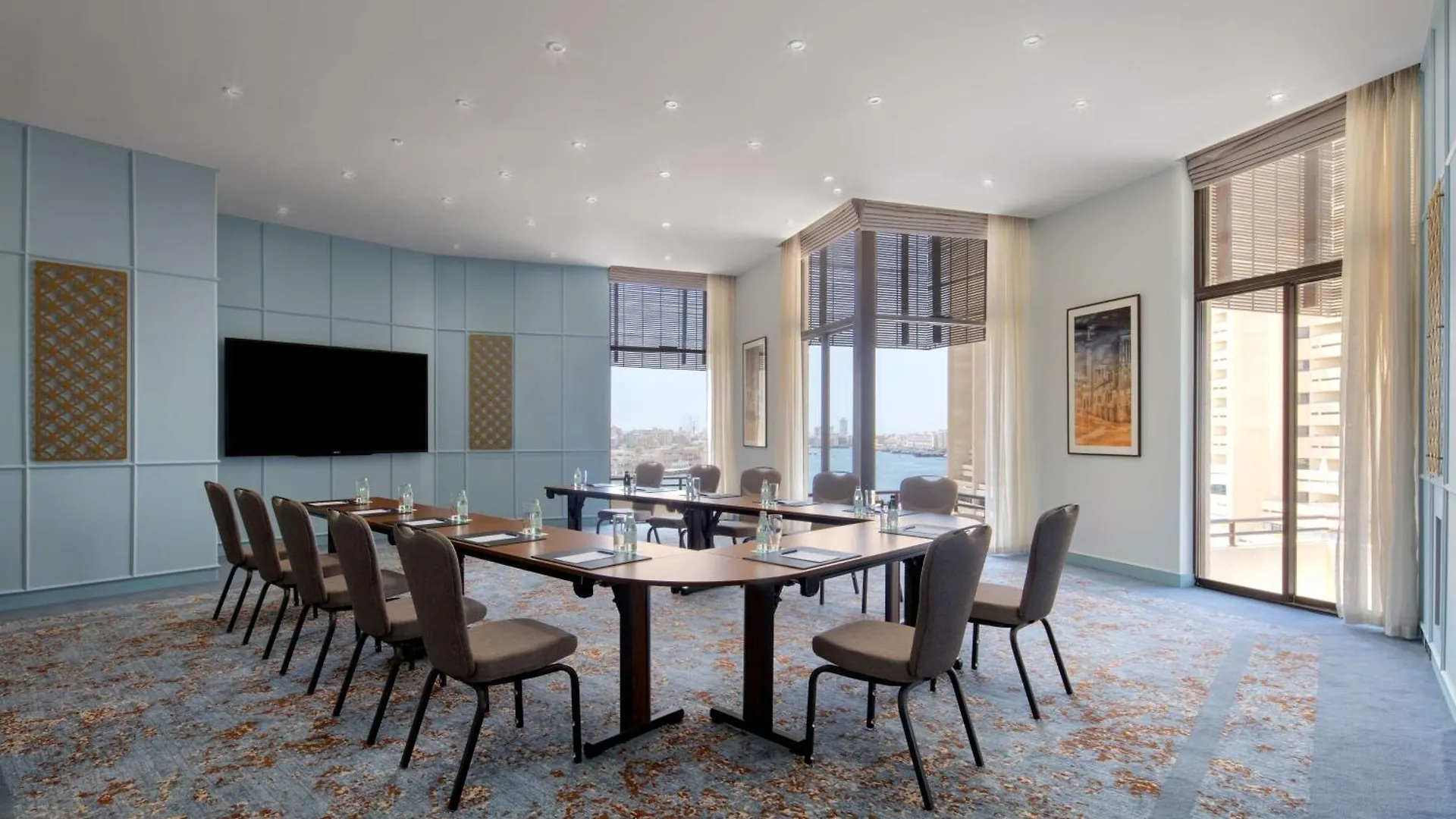 Radisson Blu Hotel, Dubai Deira Creek