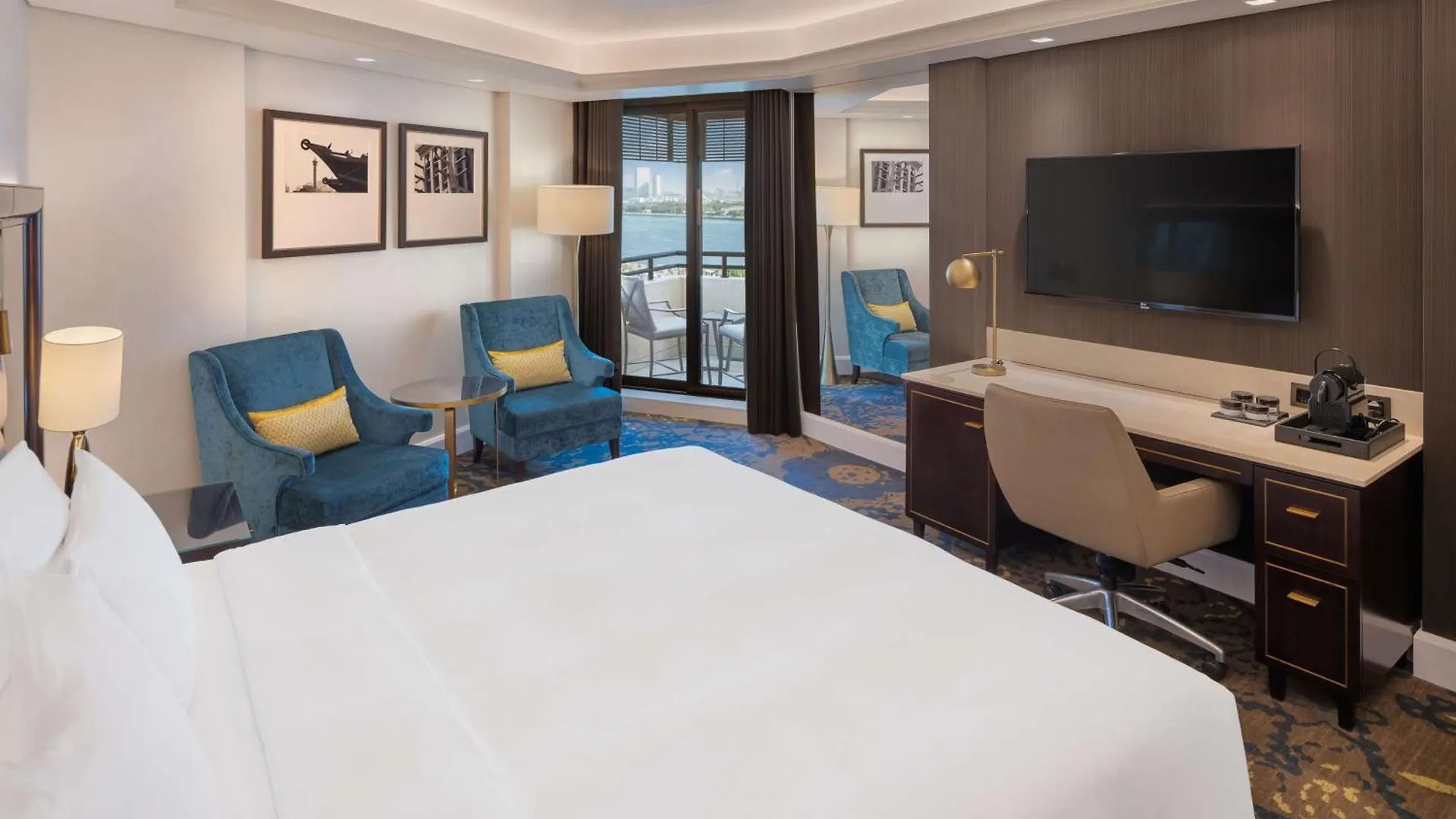 Radisson Blu Hotel, Dubai Deira Creek